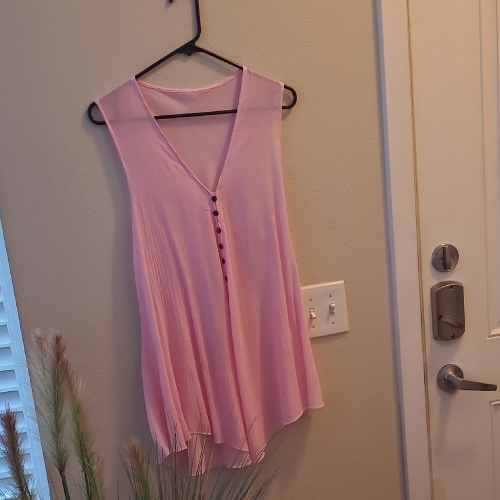 Bealls New Sleeveless Pink V-Neck Button Front Women's Tunic